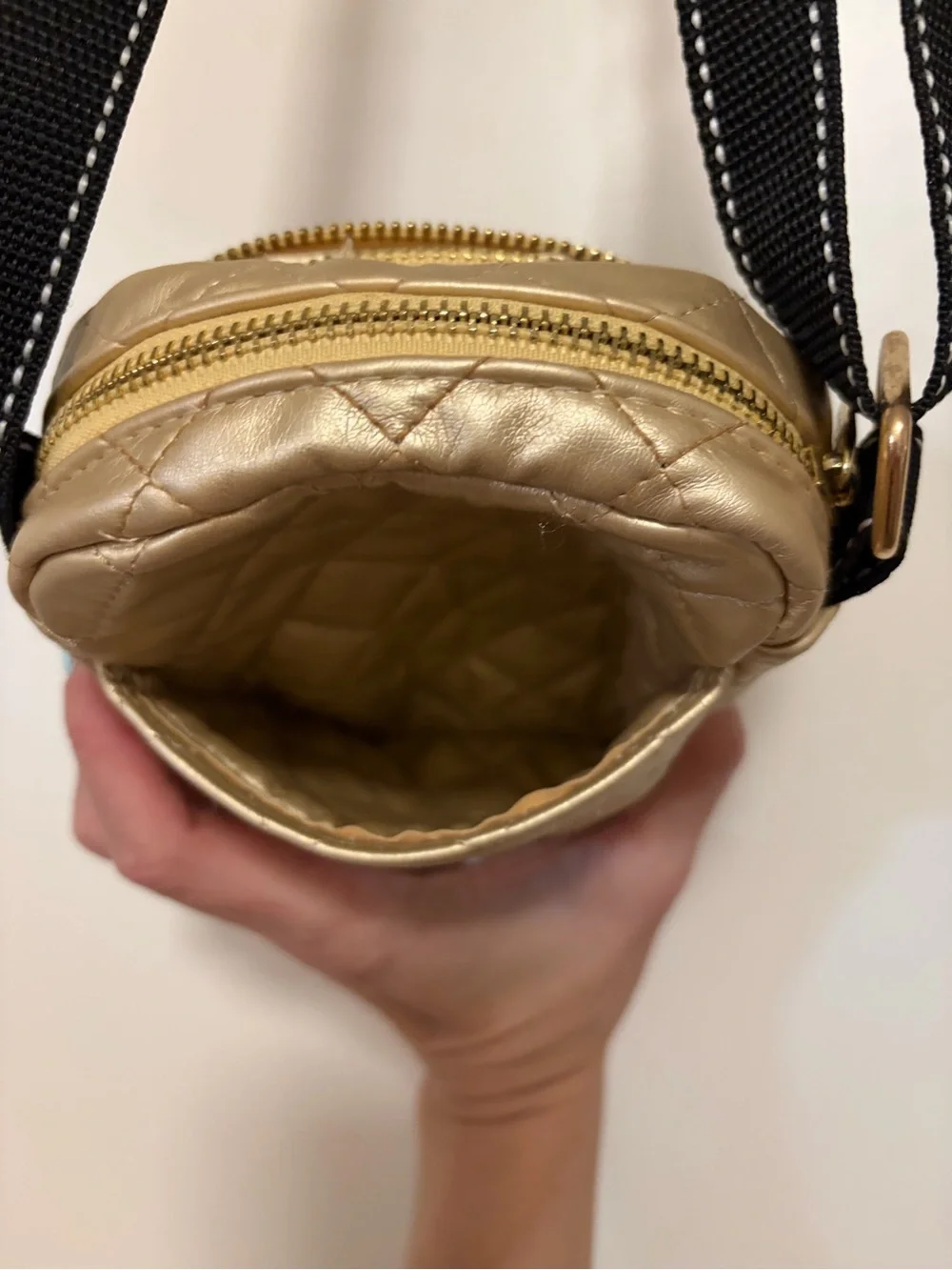 NWOT⚜️🐶SCOUT Quilted Metallic Gold Mini Crossbody Pouch Concert Bag ⚜️🐾